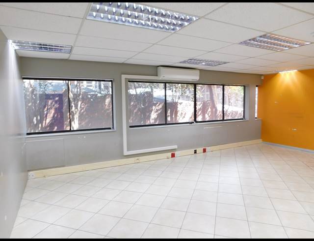 2,993M² OFFICE TO LET IN FERNDALE